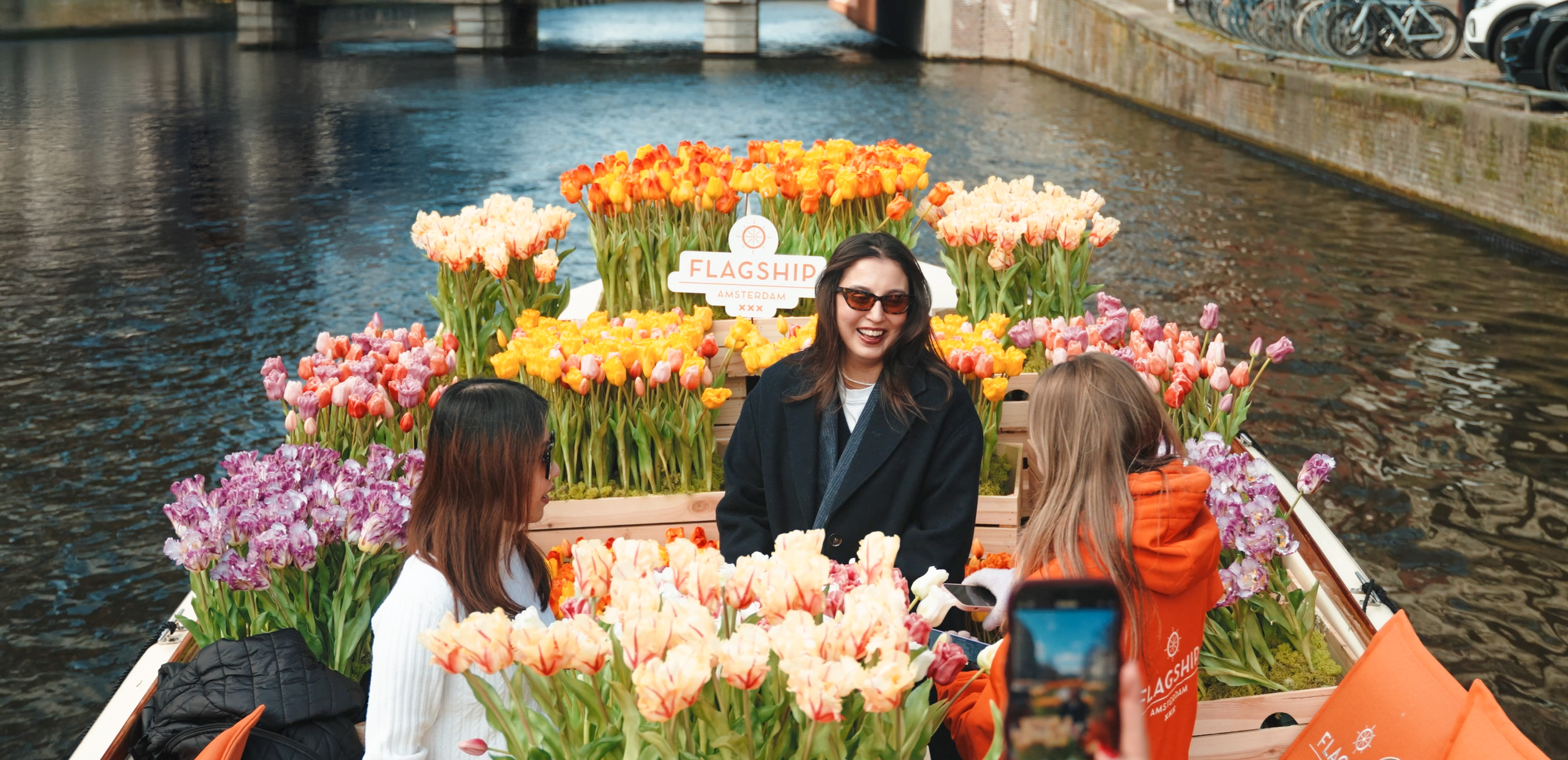 阿姆斯特丹 (Amsterdam) 運河豪華遊船賞花之旅（船上酒吧）
