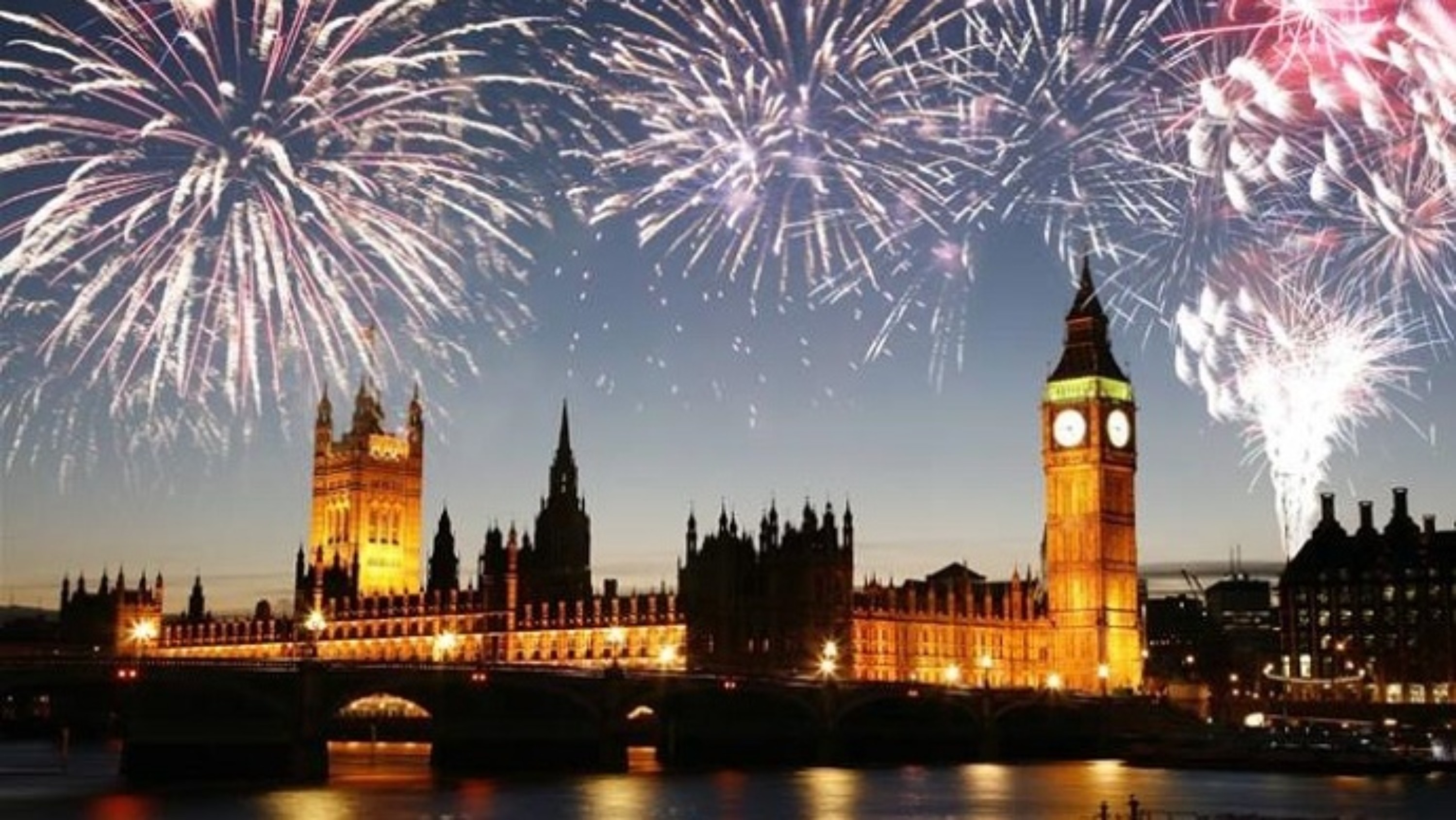 New Year's Eve Thames River Cruise with Fireworks & Dinner in London
