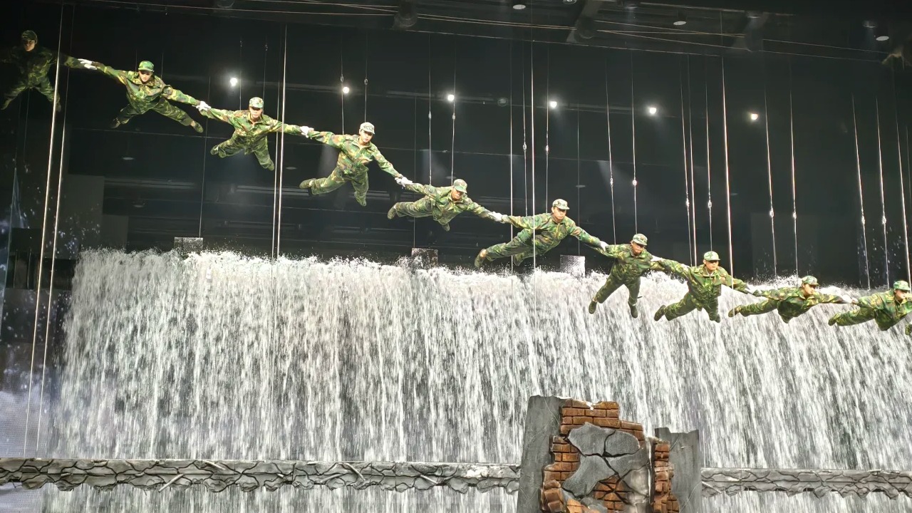 《大地震》：根據5·12汶川地震改編，建議坐在前15排的座位，會有震感。真實再現了汶川大地震的場面，山崩地裂、房屋坍塌，洪水瞬間傾瀉而下，短短20多分鐘，足以淚流滿面。