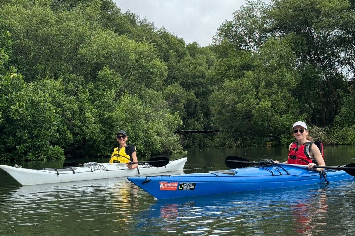 Canoeing Mangrove Experience and Pantai Indah Kapuk Tour in Jakarta 