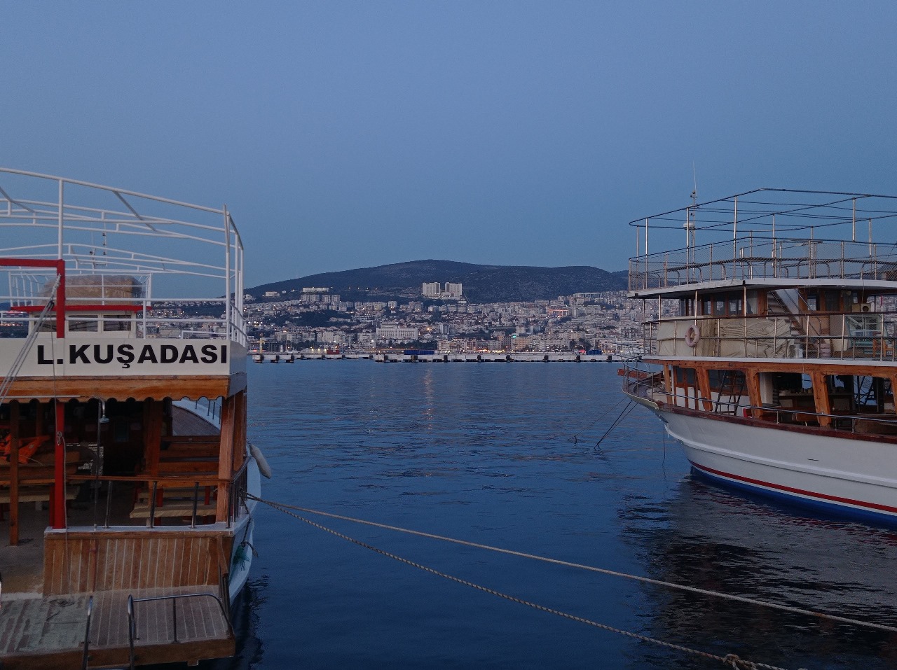 Живописный полнодневный тур на лодке из Кушадасы с обедом 