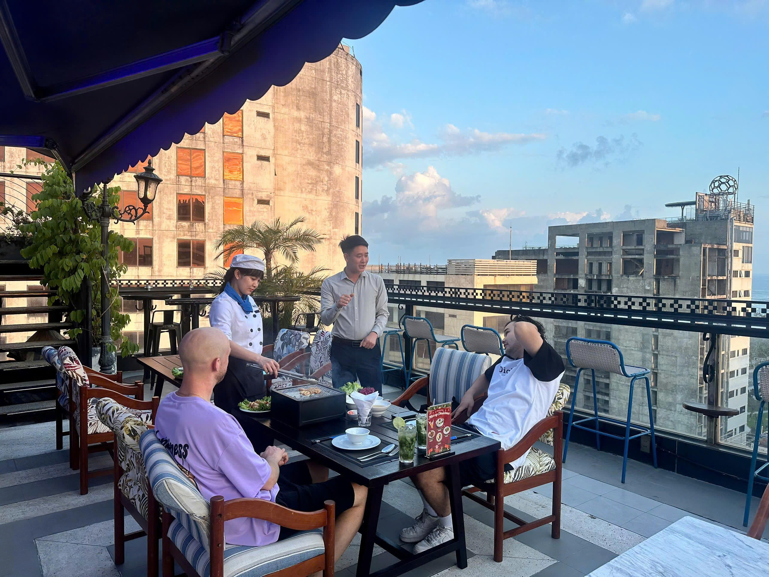 Живое кулинарное шоу в Дананге с видом на океан