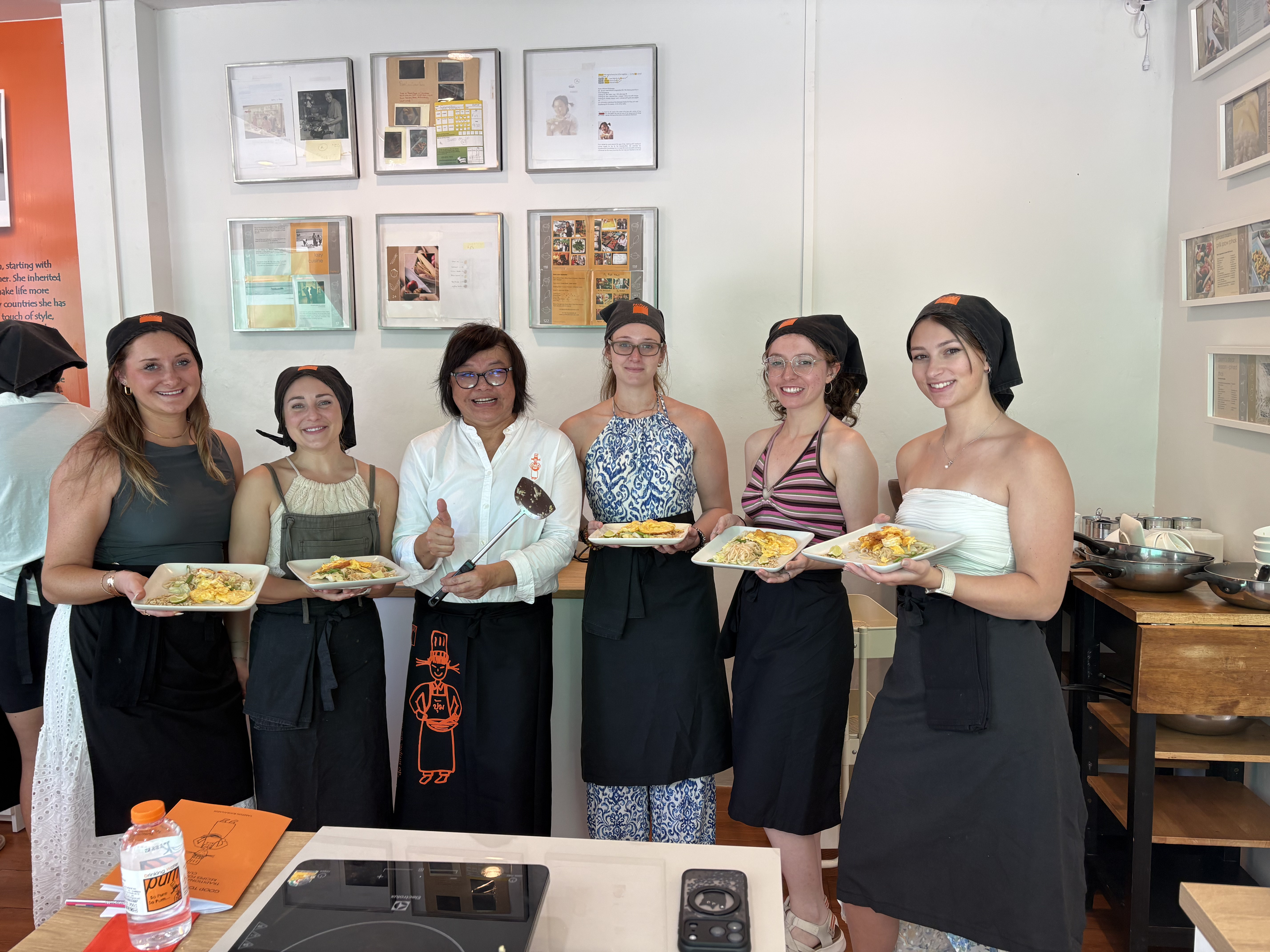 從4種不同的課程中選擇,並選擇您想製作的菜餚 從4種不同的課程中選擇,並選擇您想製作的菜餚