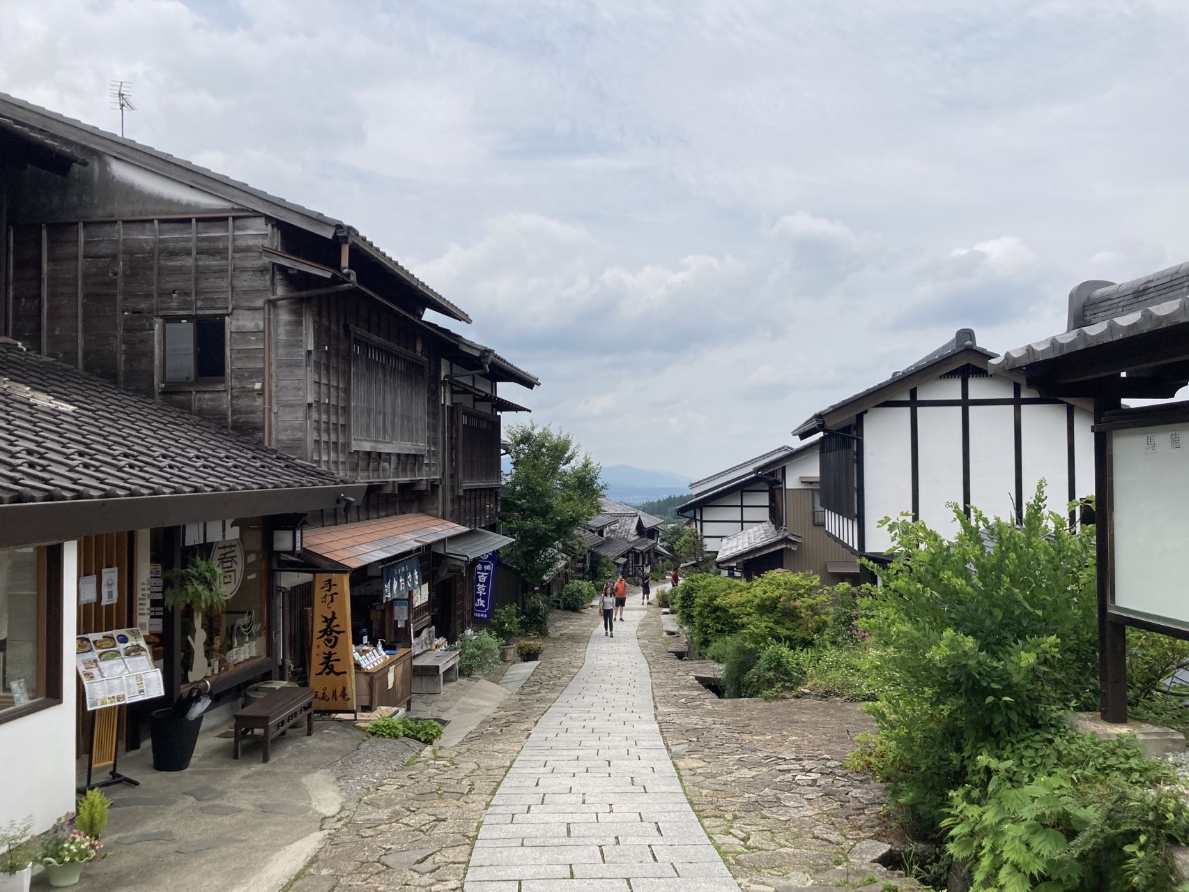 徒步在舊中山道上，感受著古街氛圍，從馬籠宿穿越到江戶時代