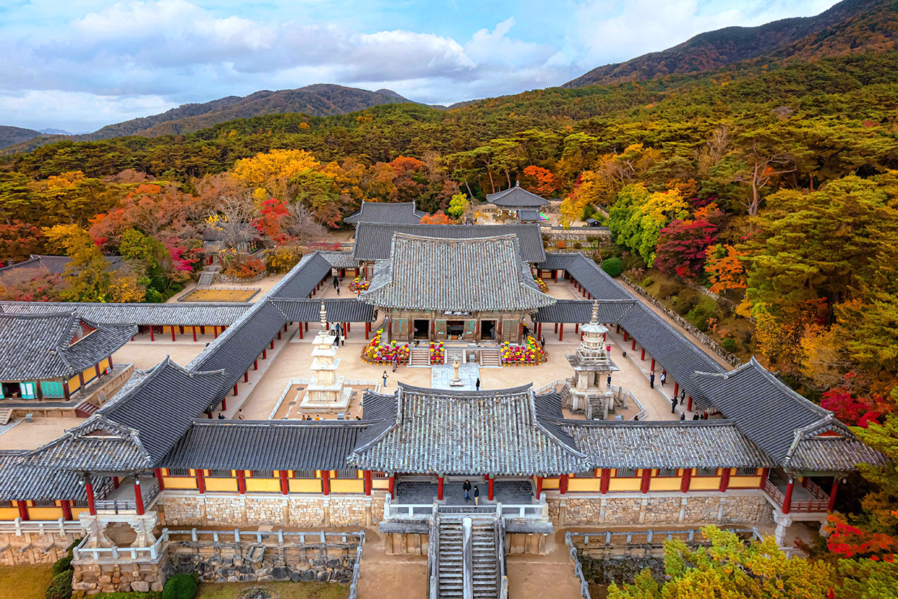 🏛️ 佛國寺是韓國著名的歷史古蹟，以其優美的寺廟建築和在韓國佛教中的重要地位而聞名。