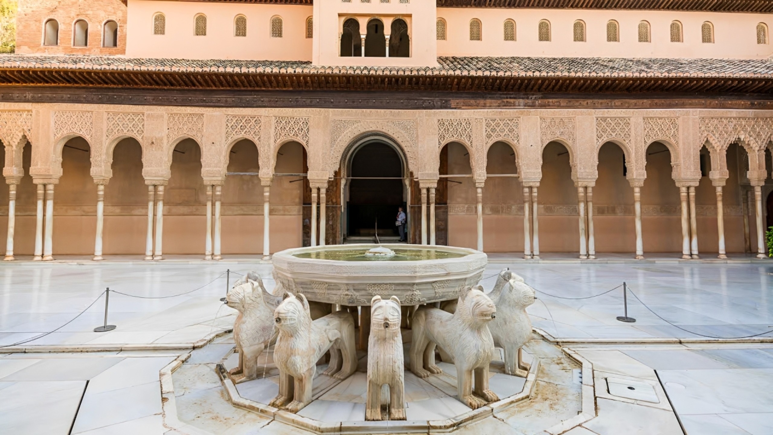 Visit the sumptuous Nasrid Palaces Visit the sumptuous Nasrid Palaces