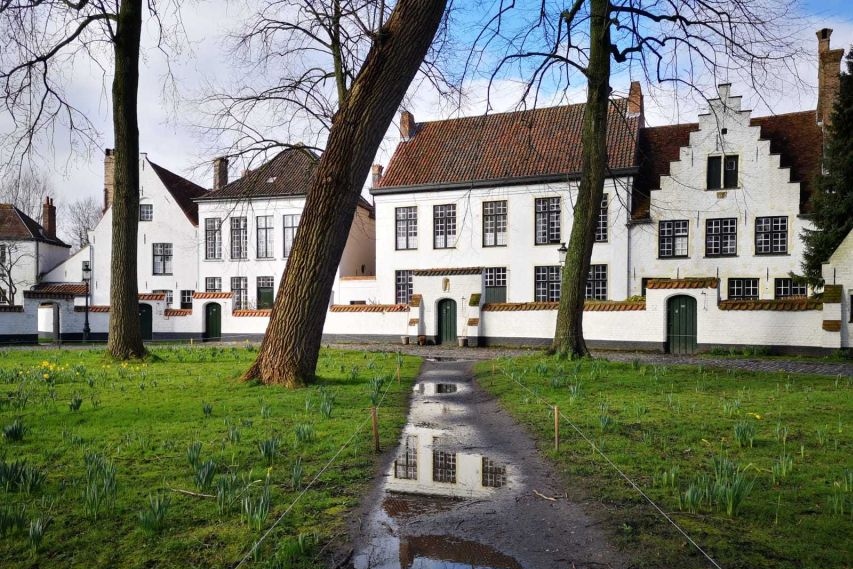 Bruges Walking Tour with Canal Boat Ride