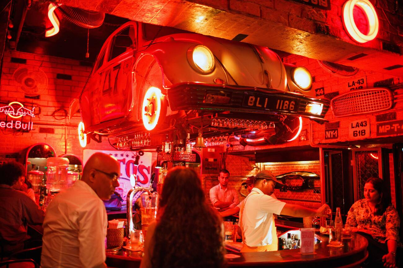 South Bombay Guided Pub-Hopping Experience: Walk, Drink, Repeat