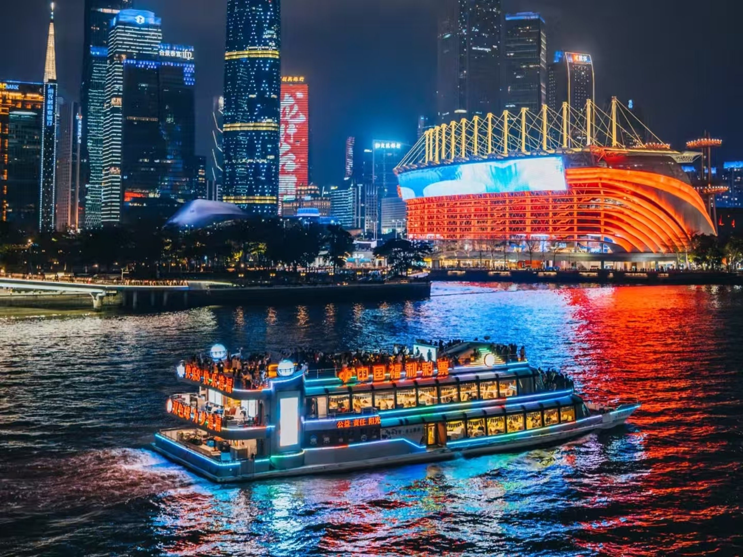 Полудневная частная прогулка на круизном теплоходе по Жемчужной реке в Гуанчжоу