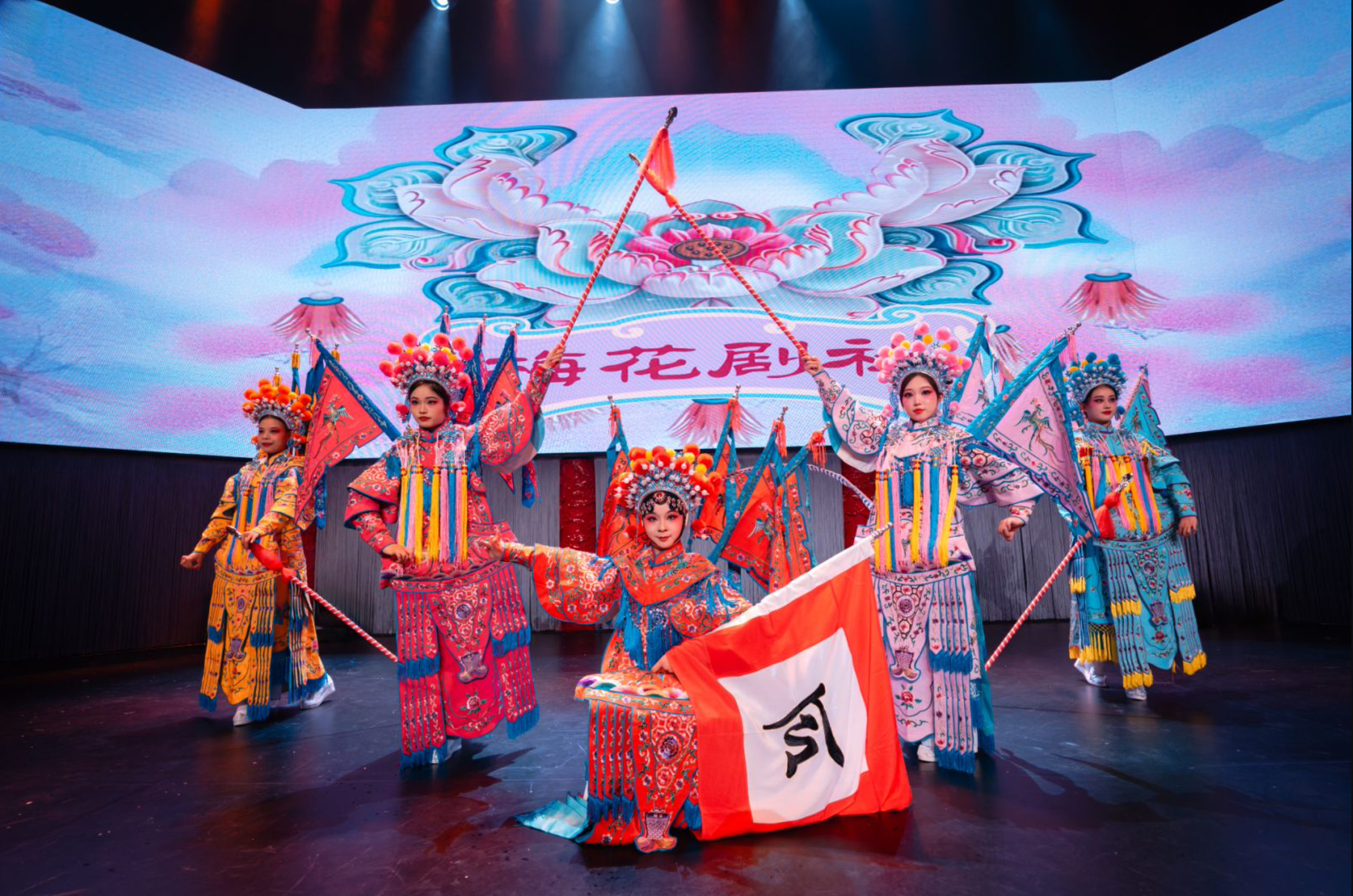 四川成都舞臺劇《遇見天府》演出票（成都必看演出+沉浸體驗+一場穿越千年的文化之旅+古蜀秘境+織女浣紗+非遺長嘴壺秀+詩舞長廊+再會杜甫+演員互動環節）