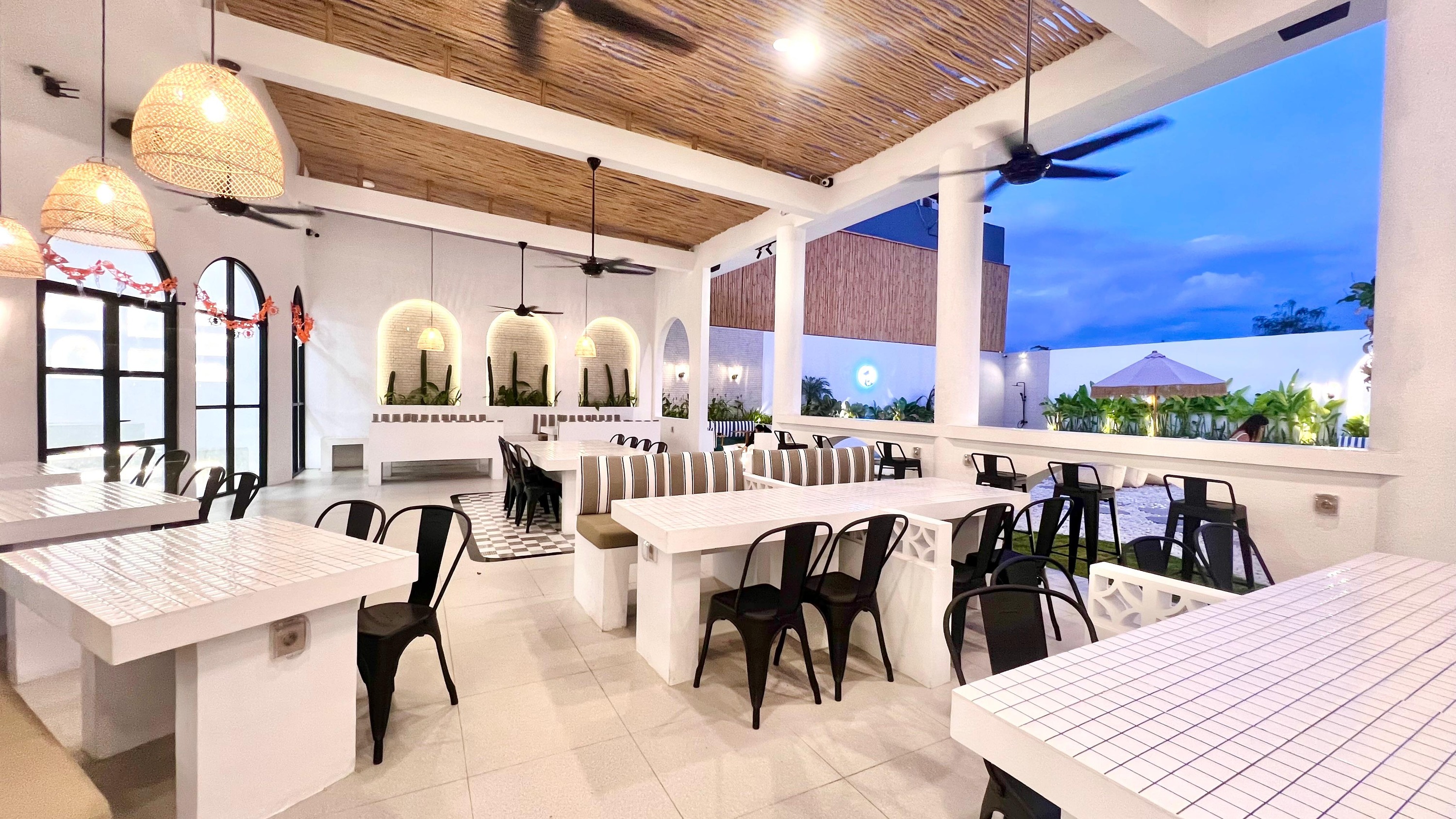 巴厘島寵物天堂寵物咖啡館和休息室 (Pet Cafe and Lounge in Bali Pet Nirvana)
