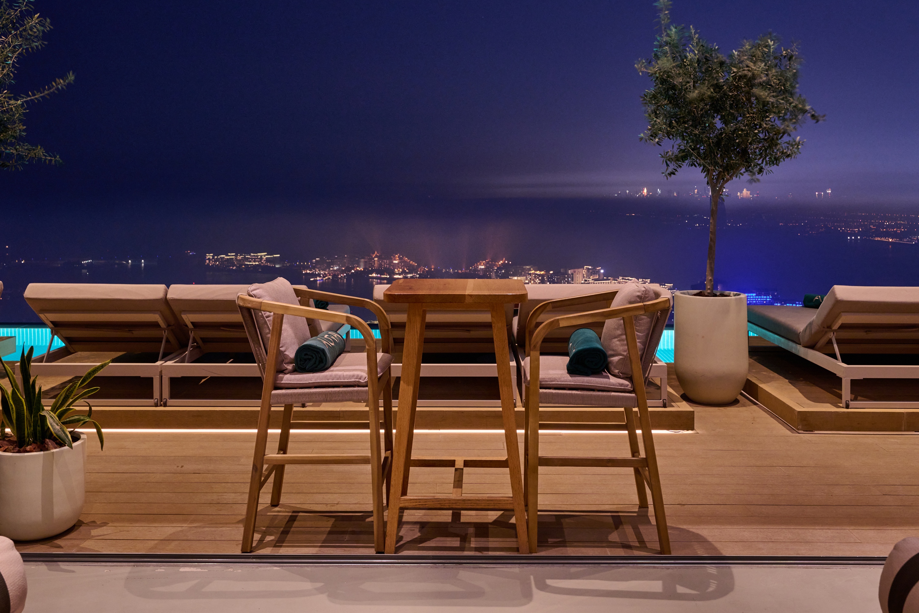 迪拜無限天際泳池 (Aura Skypool Dubai)