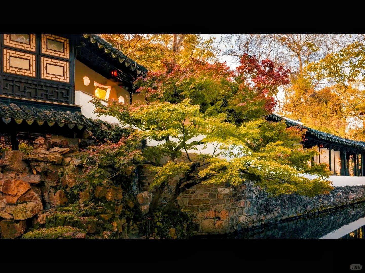 拙政園位於蘇州市姑蘇區,與蘇州留園、北京頤和園和承德避暑山莊並稱為中國四大名園 拙政園位於蘇州市姑蘇區,與蘇州留園、北京頤和園和承德避暑山莊並稱為中國四大名園