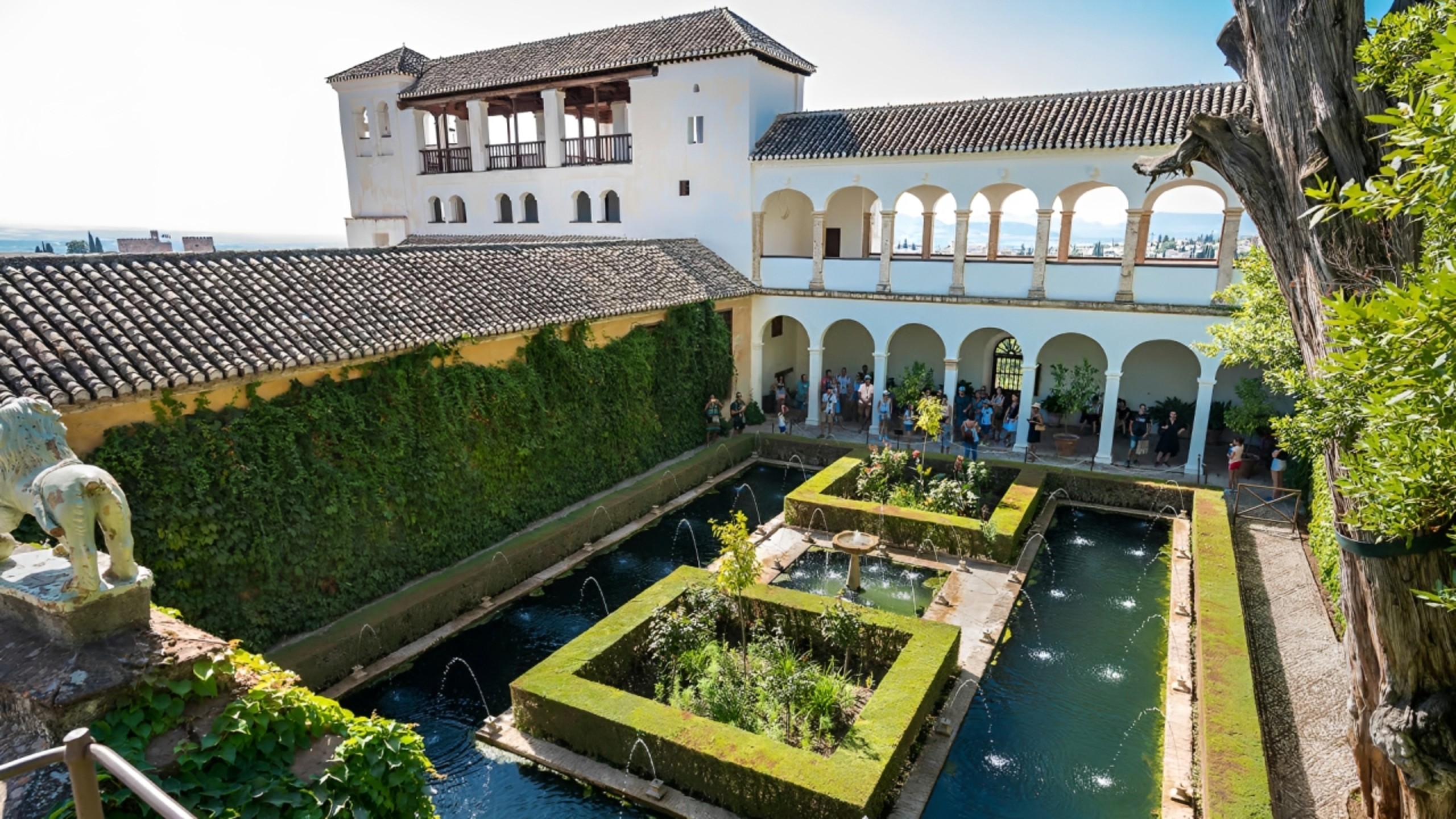 Discover the Sultan's summer residence and its famous gardens Discover the Sultan's summer residence and its famous gardens