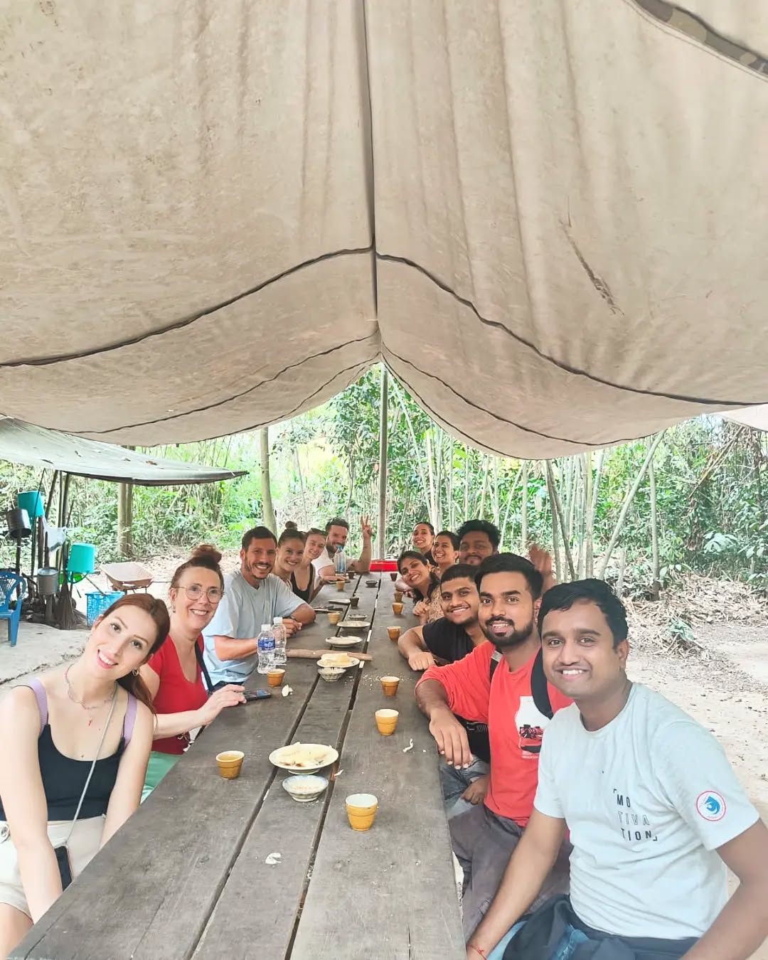 不妨稍作休息，品嚐特色茶飲與木薯點心。