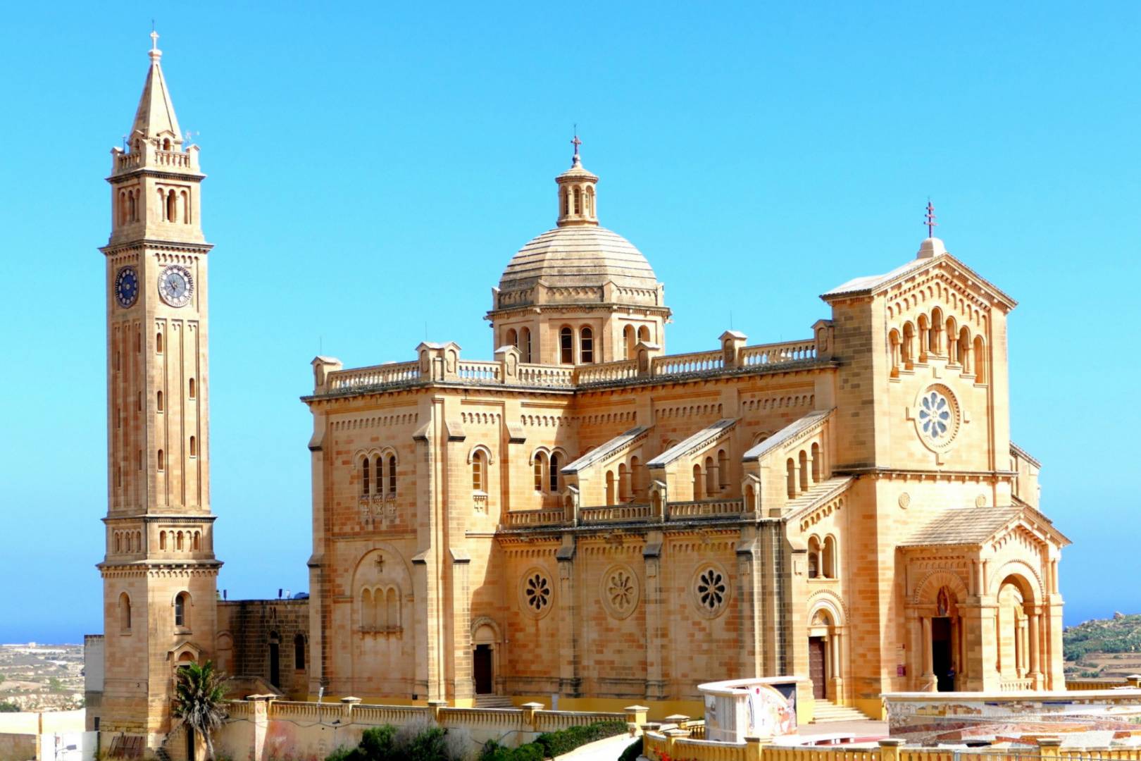 Gozo, Ggantija Temples, and Dwejra Bay Day Tour