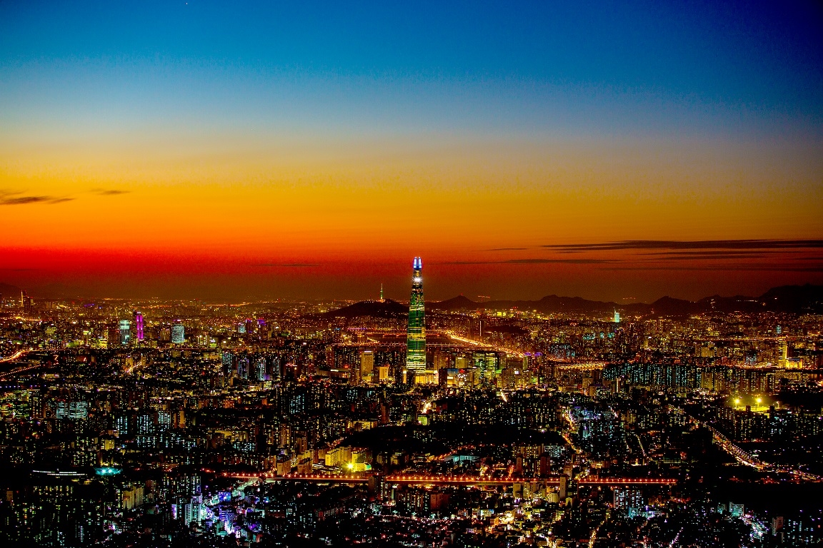 Enjoy a 360-degree panoramic view of Seoul from the tallest tower in Korea! The night view of downtown Seoul will be an unforgettable memory!