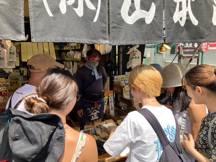 跟隨當地導遊，體驗築地市場及壽司製作