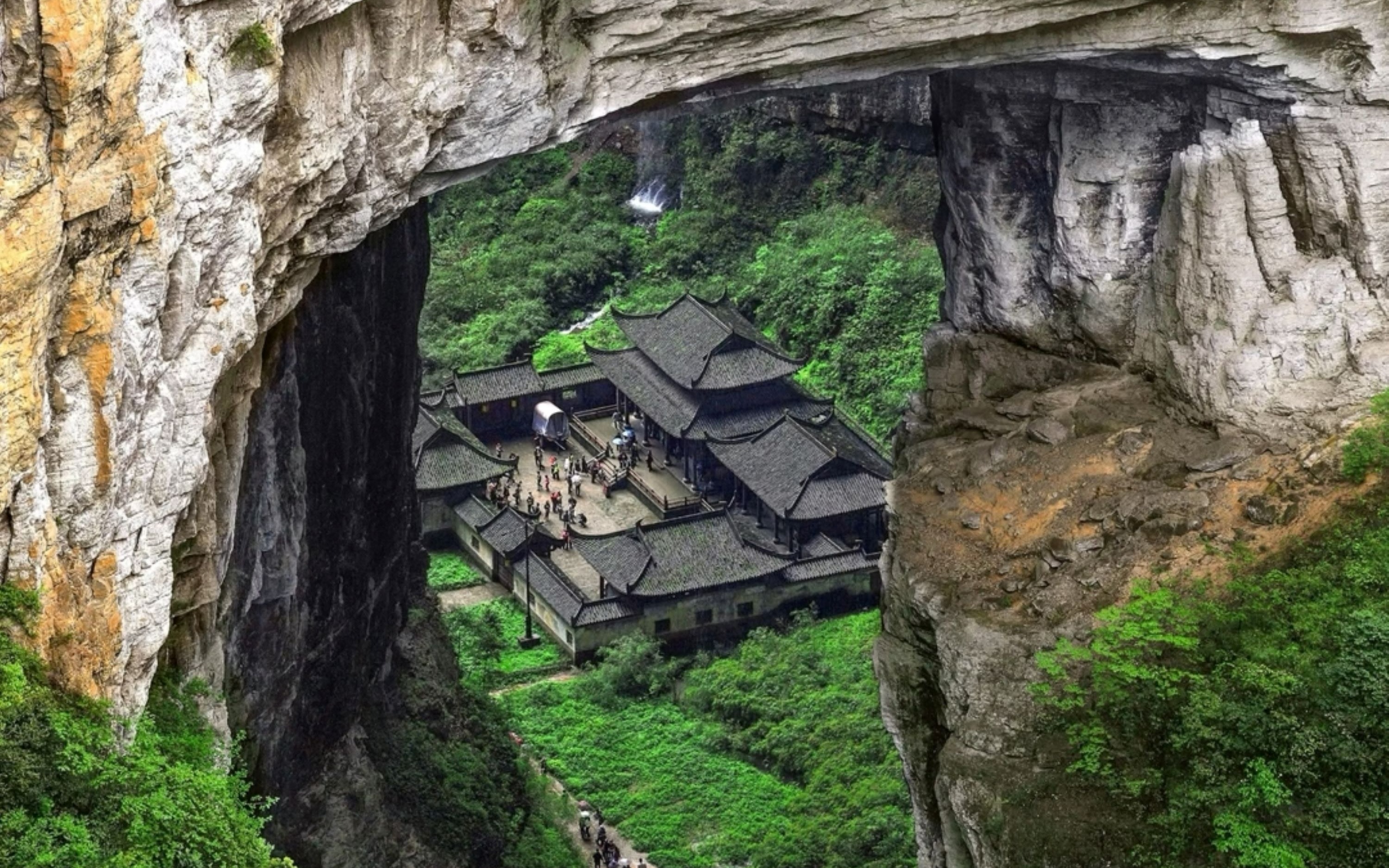 One-day tour of Chongqing Wulong Three Natural Bridges + Longshuixia Fissure Gorge for English-speaking groups