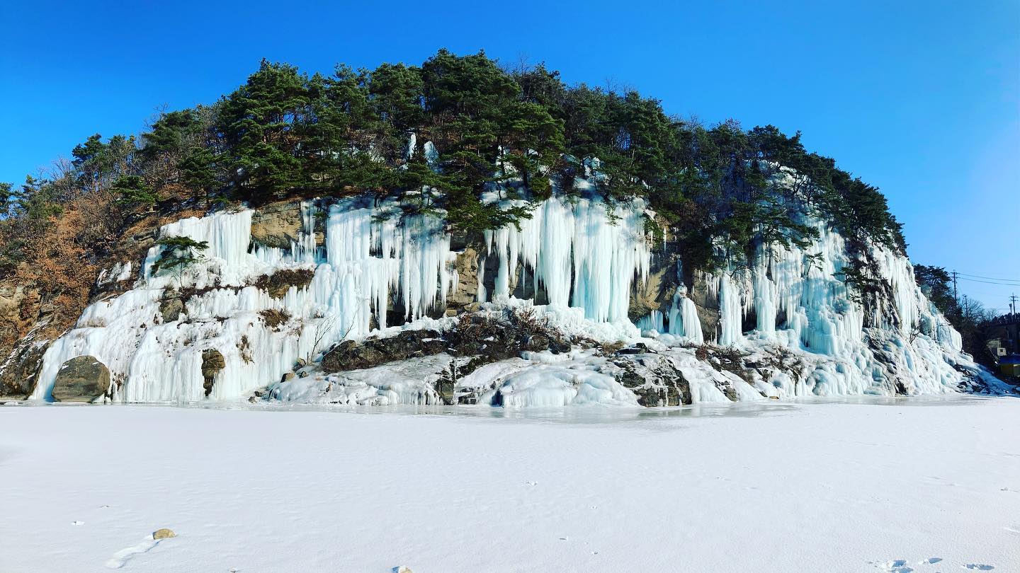 Frozen Journey at Hantan Ice Canyon Day Tour from Seoul