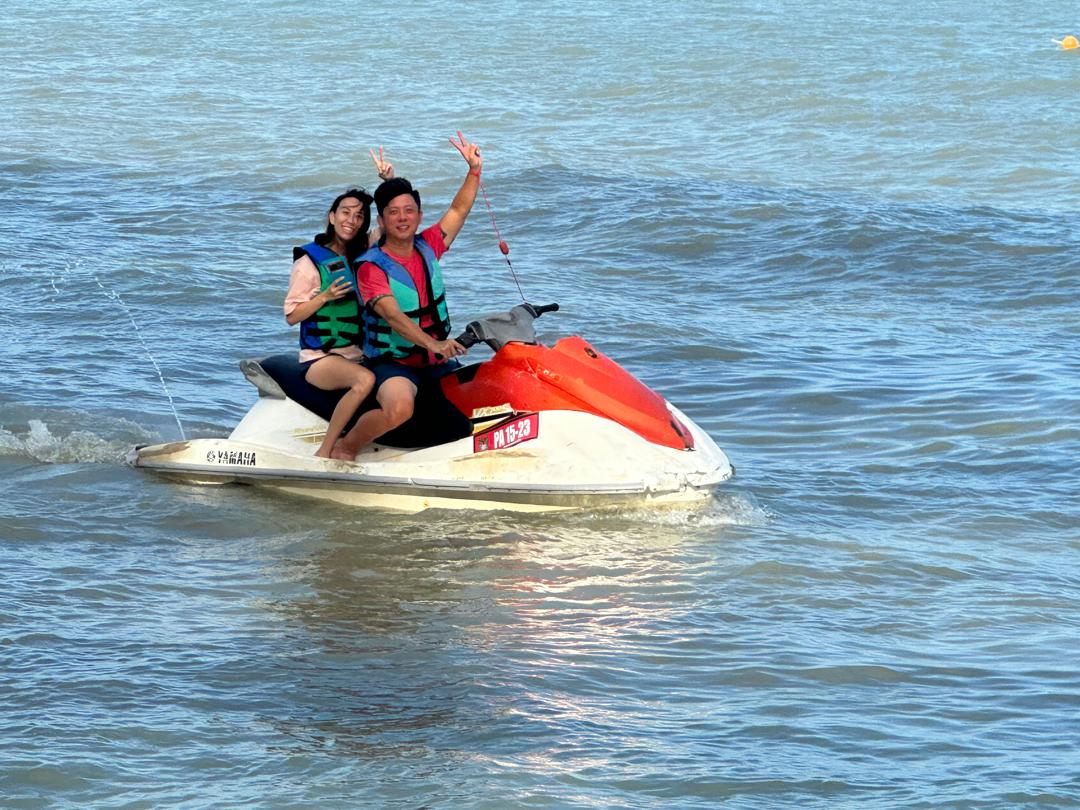 Water Activities at Batu Feringgi Beach by Sunrise Watersport