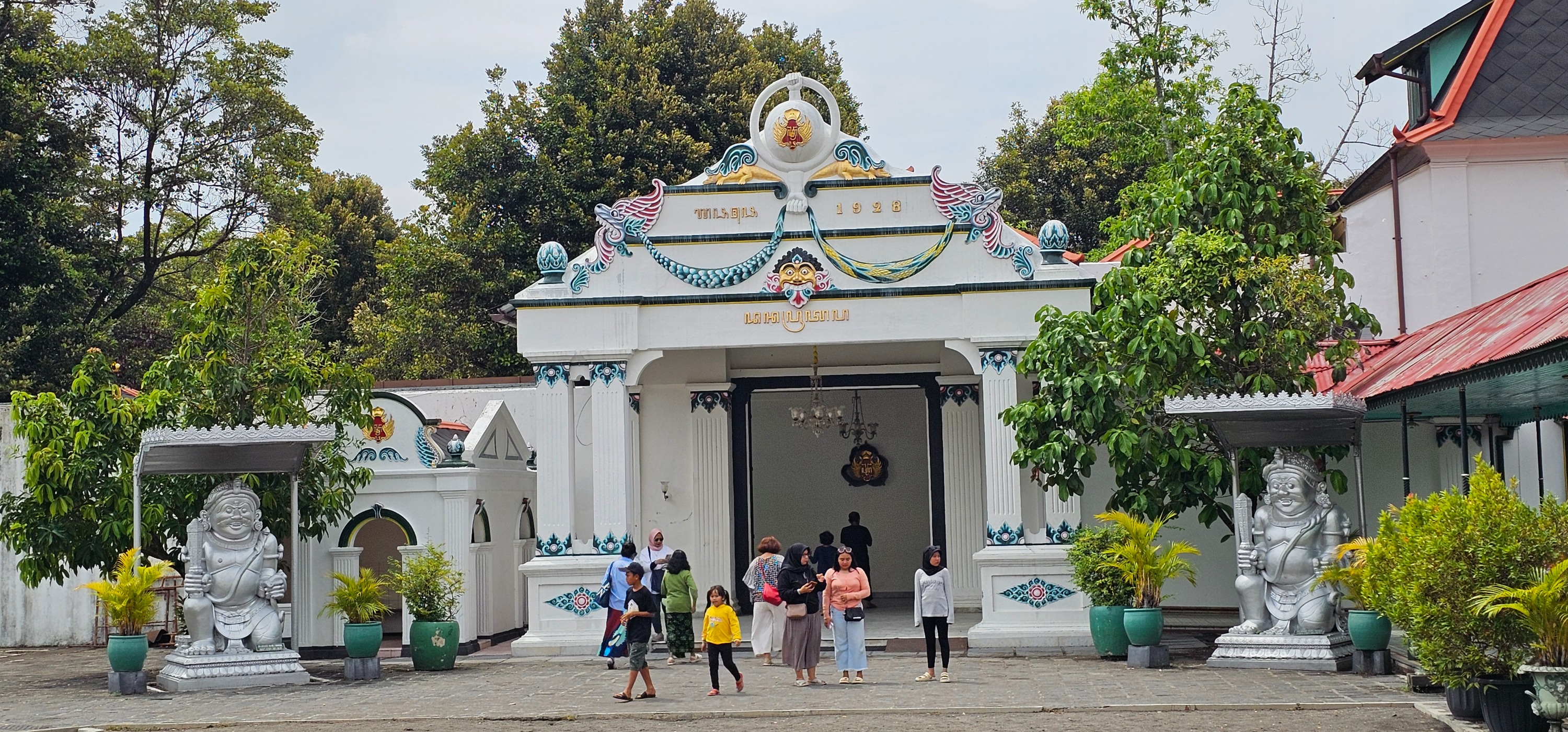Obelix海景藝術表演與Kraton和Tamansari 城市之旅
