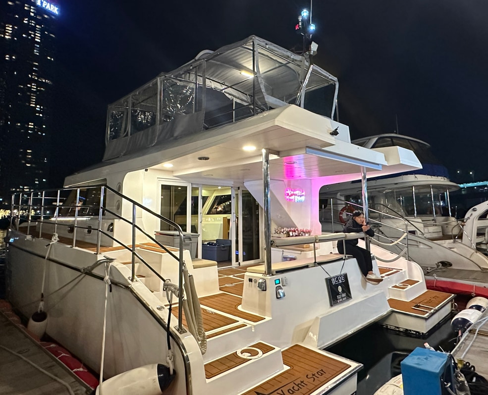 在釜山的WithYacht體驗韓國唯一的豹牌雙體帆船遊艇!它是遊艇界的奢侈品牌,也是世界上唯一一艘同時獲得美國和歐洲安全認證的遊艇。 在釜山的WithYacht體驗韓國唯一的豹牌雙體帆船遊艇!它是遊艇界的奢侈品牌,也是世界上唯一一艘同時獲得美國和歐洲安全認證的遊艇。