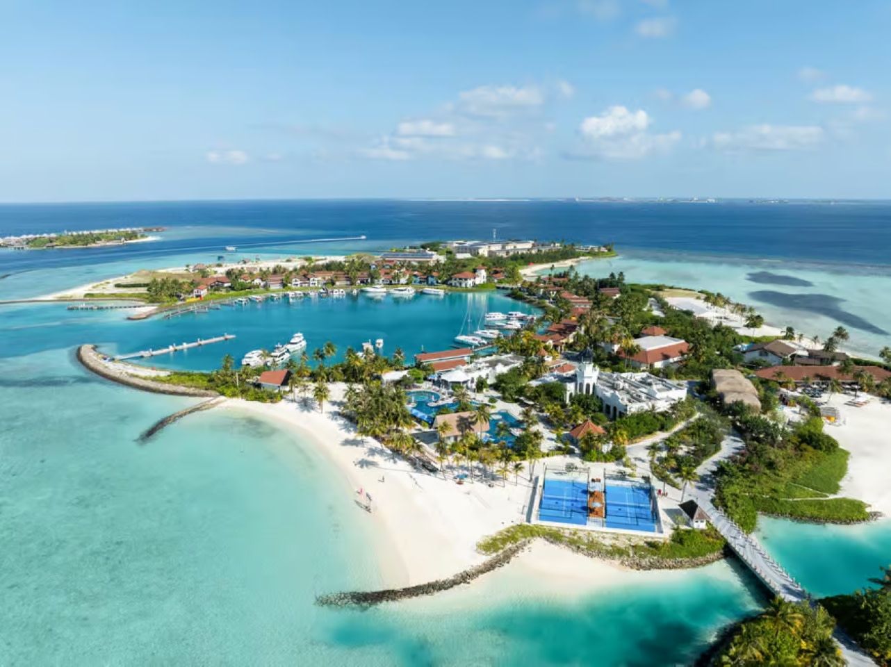 Male' / Hulhumale': Pool & Beach Club Day Pass