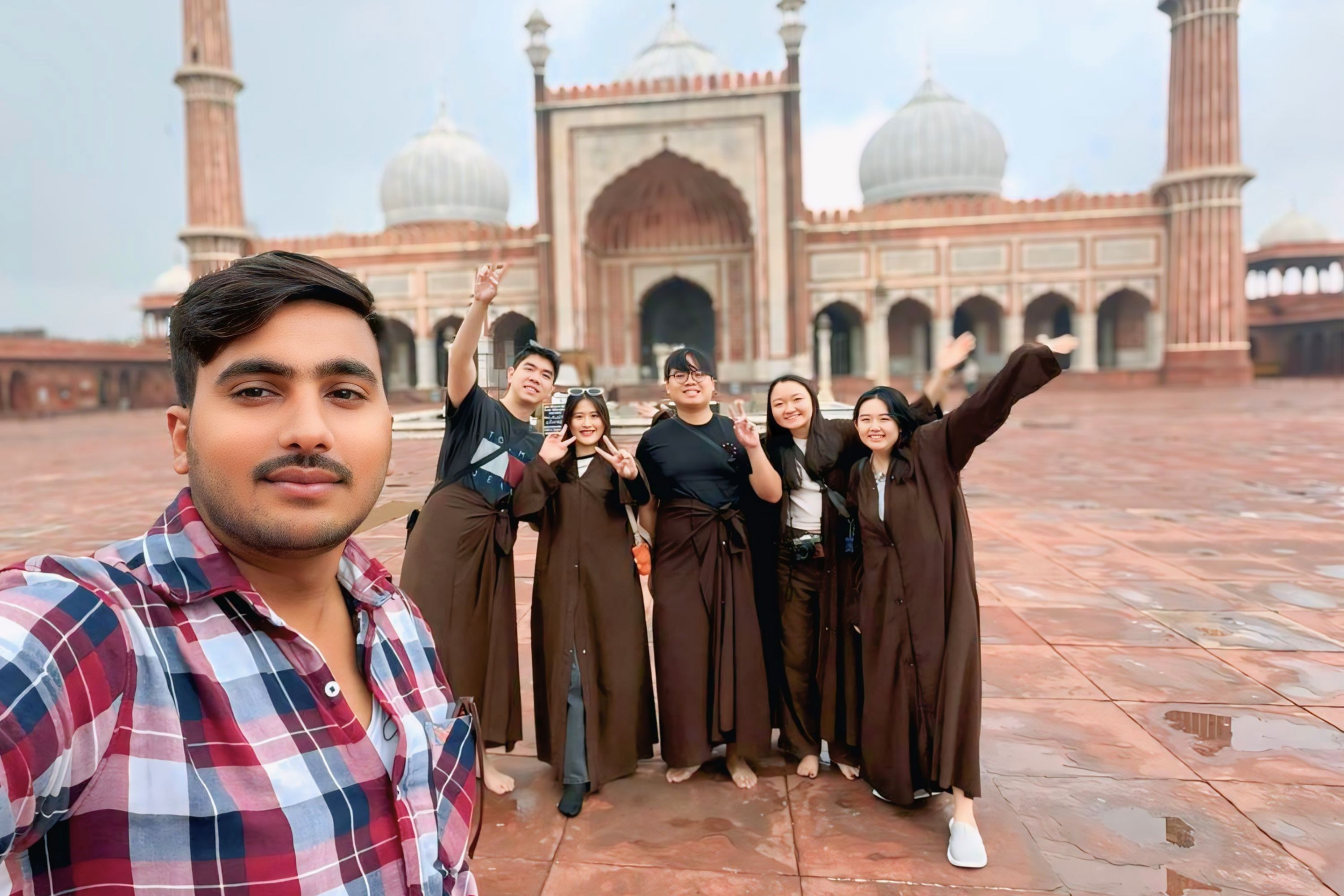 賈瑪清真寺 (JAMA MASJID) - 印度最大的清真寺，由沙賈汗皇帝建造。