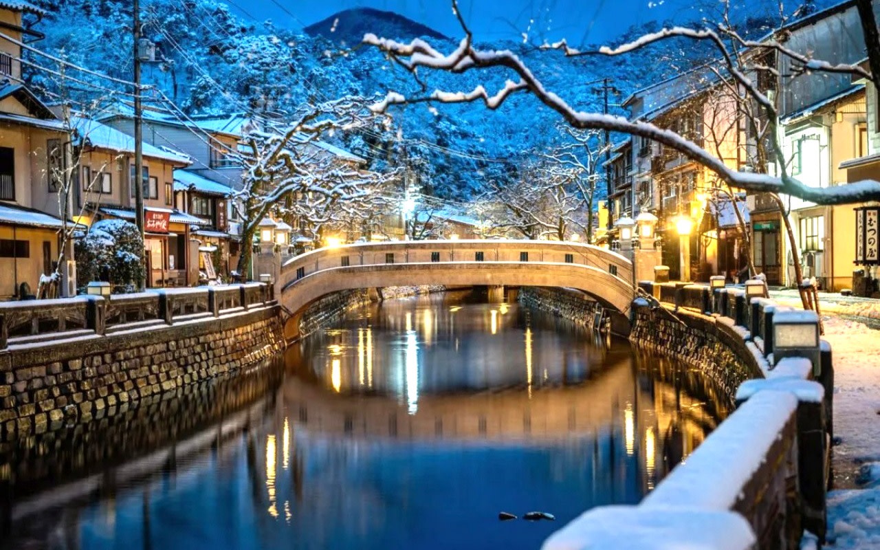 [Winter Limited] Kansai version of "Ginzan Onsen": Kinosaki Onsen experience, Izushi castle town, Kyoto Amanohashidate Onsen hotel stay + Ine Bay cruise, Ine boathouses, Amanohashidate cable car two-day tour from Osaka