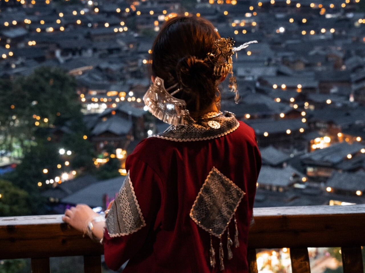 特別贈送定點旅拍:西江苗寨作為“天然攝影棚”,我們特別贈送西江苗寨定點旅拍一份(含每人一套服裝),為您留住旅行中的美好記憶。 特別贈送定點旅拍:西江苗寨作為“天然攝影棚”,我們特別贈送西江苗寨定點旅拍一份(含每人一套服裝),為您留住旅行中的美好記憶。