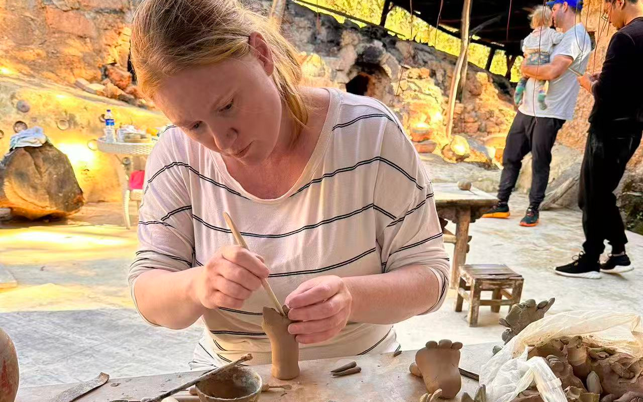 Dali Old Pottery Village Handicraft Experience