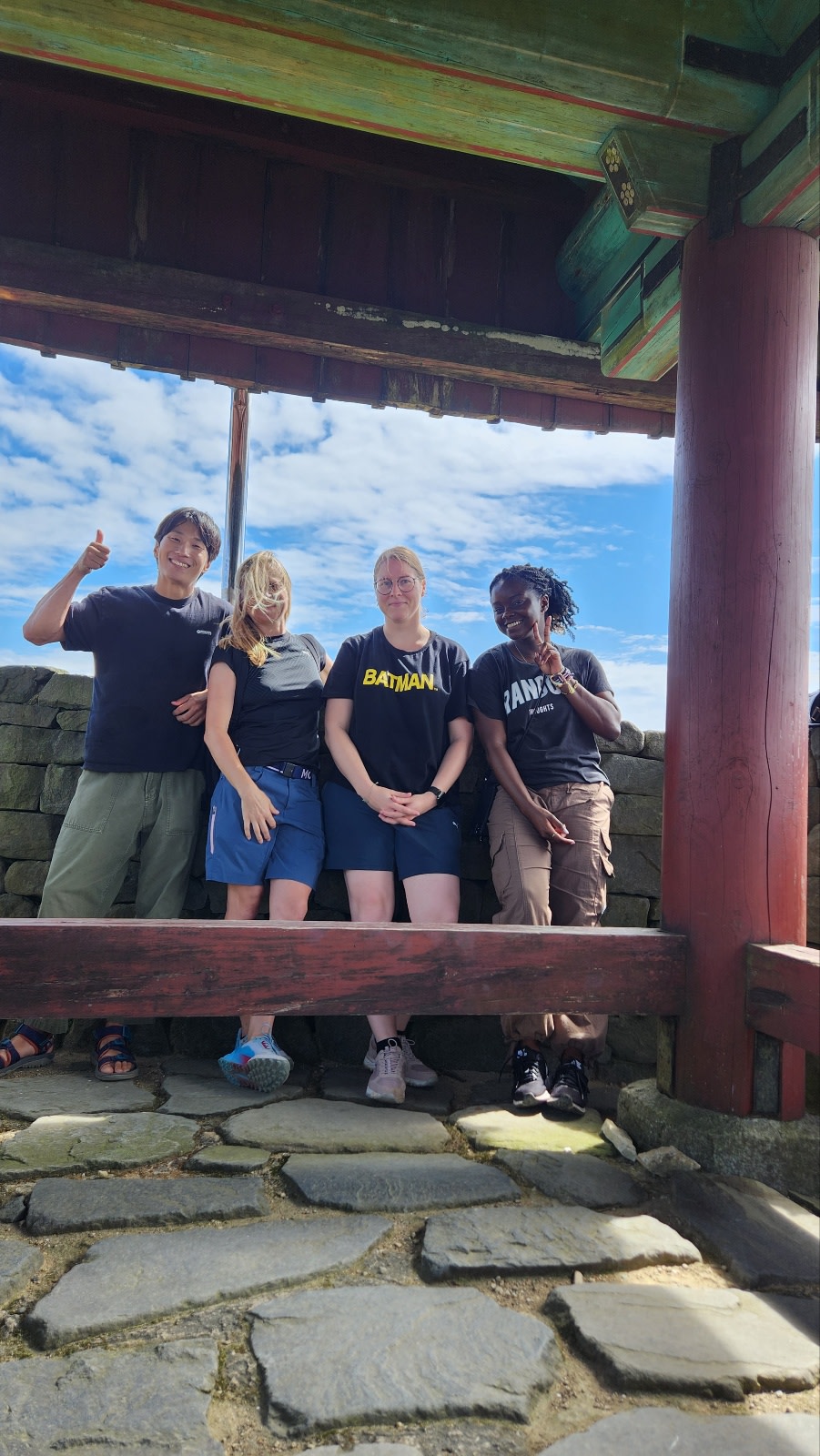 在峰頂前我們稍作休息的瞭望塔