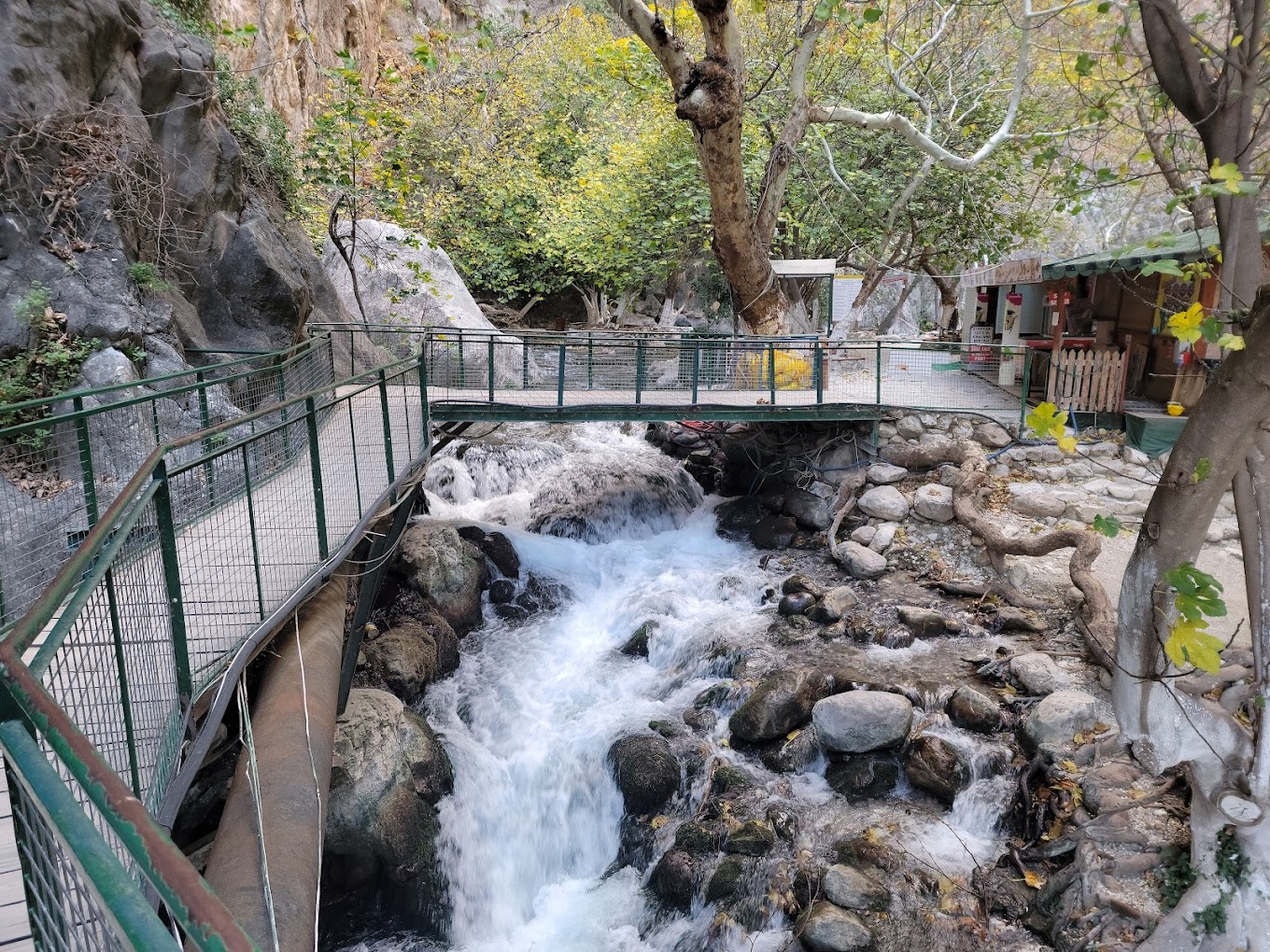 費特希耶薩克利肯特國家公園之旅及自助午餐往返接送