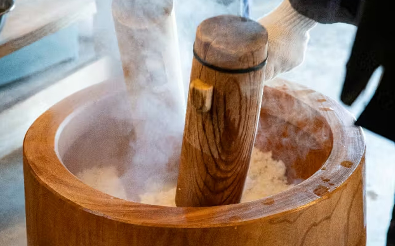 Fukui: Mochi-Making and Tasting at Furusato Chaya Kine to Usu