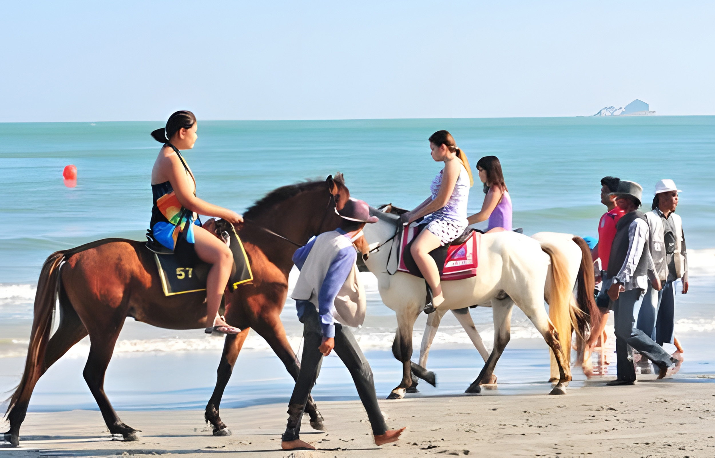 私家車：華欣海灘騎馬 + 2 家餐廳