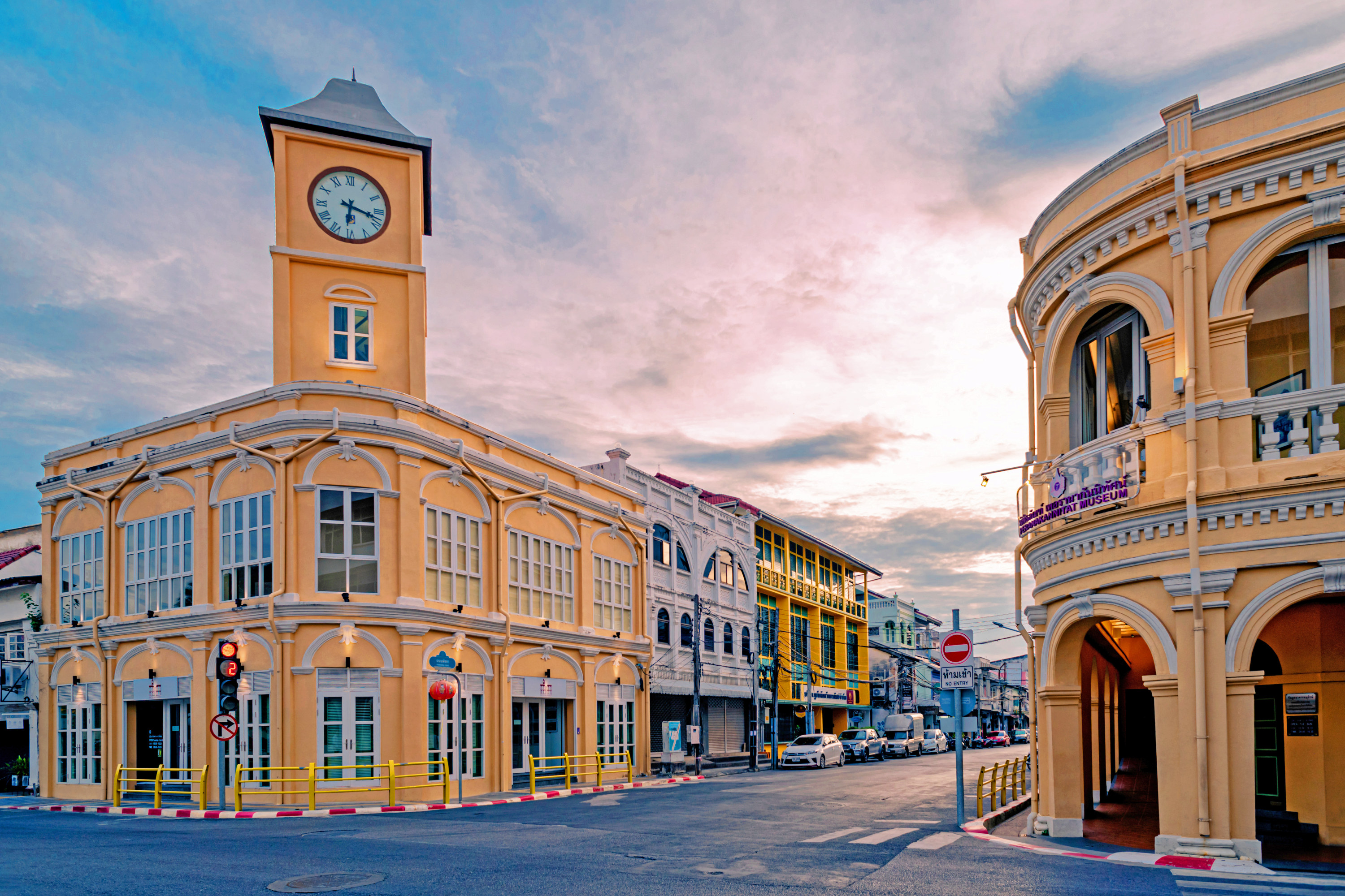 phuket street architecture