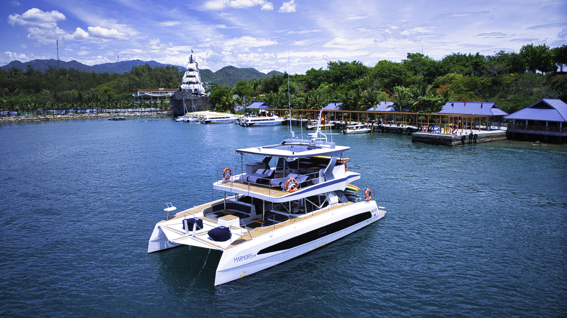 Утренний тропический тур на яхте по Нячангу от Marmoris Yacht