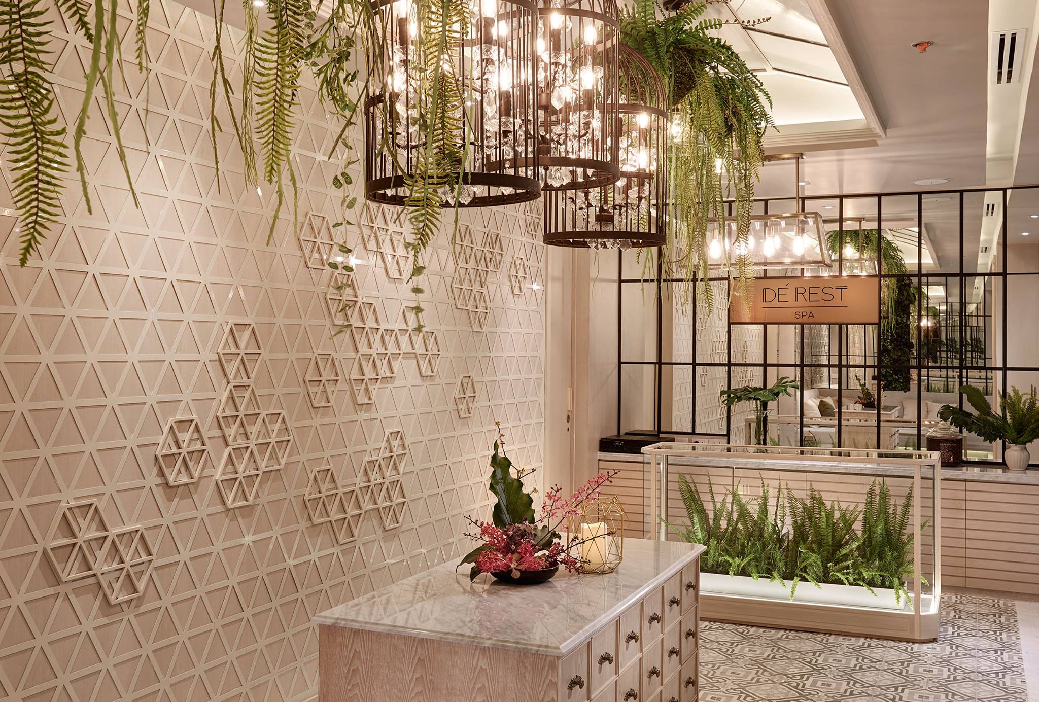 De Rest Spa & Thai Massage at Maneeya Center in Bangkok