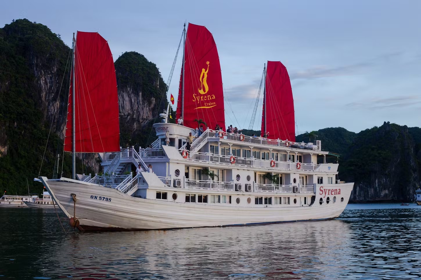 西莉娜號遊輪3天2夜下龍灣巡遊：驚歎洞和天堂島