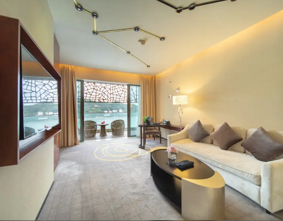 Sea View Suite Reference Image