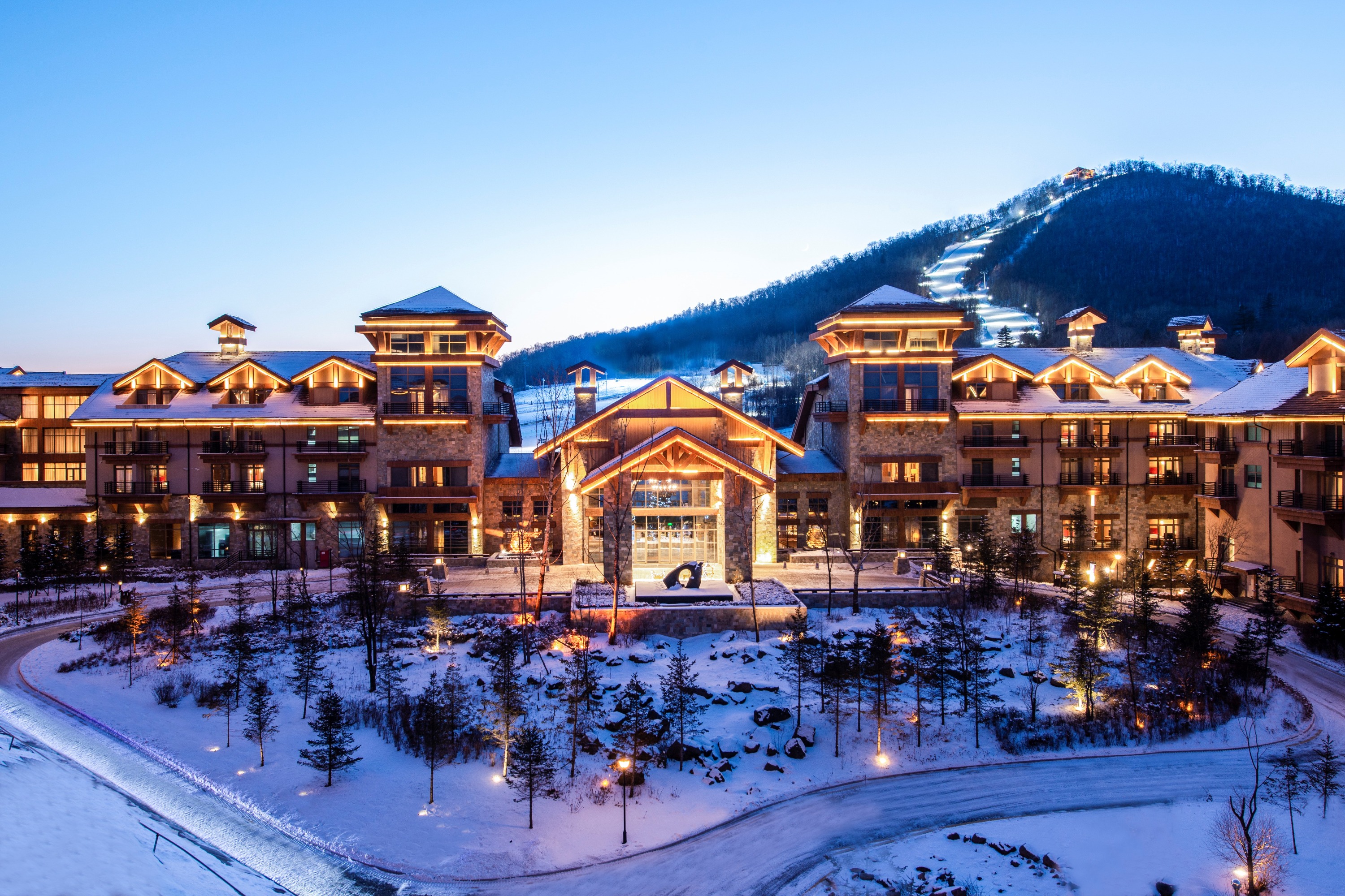 Hyatt Regency Changbaishan Stay Package (Including Skiing, Hot Springs, Children's Water Park, etc.)