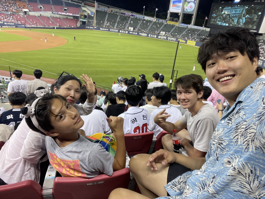 首爾棒球 / 籃球賽 + 韓國美食體驗