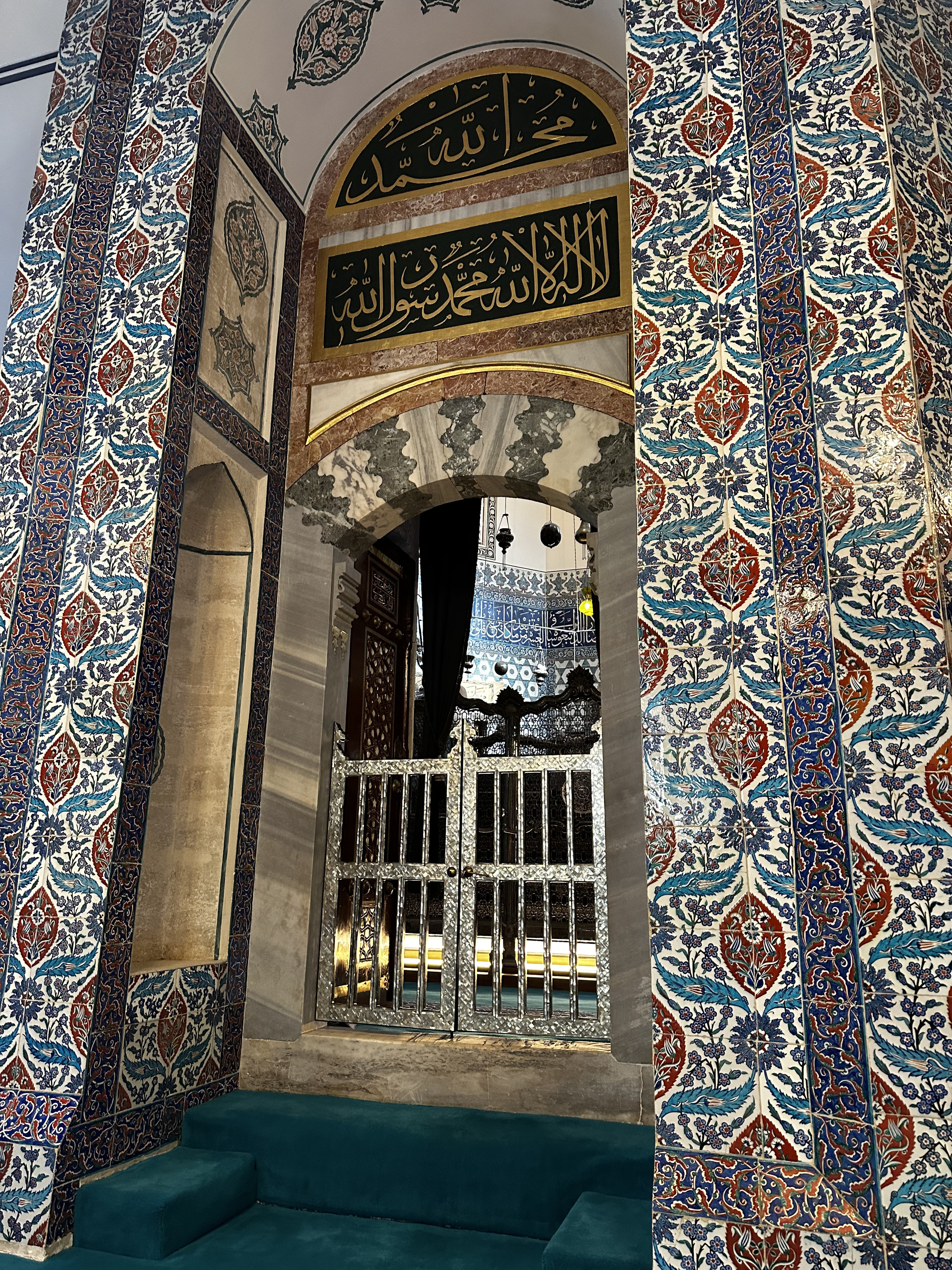 Istanbul Islamic Heritage Tour: Sacred Tombs & Eyup Sultan Mosque