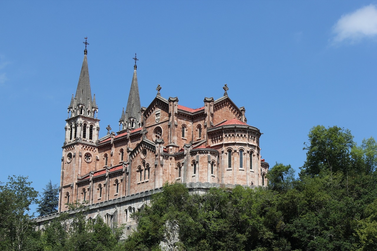 Covadonga, Cangas de Onis, and Lastres Tour from Gijon