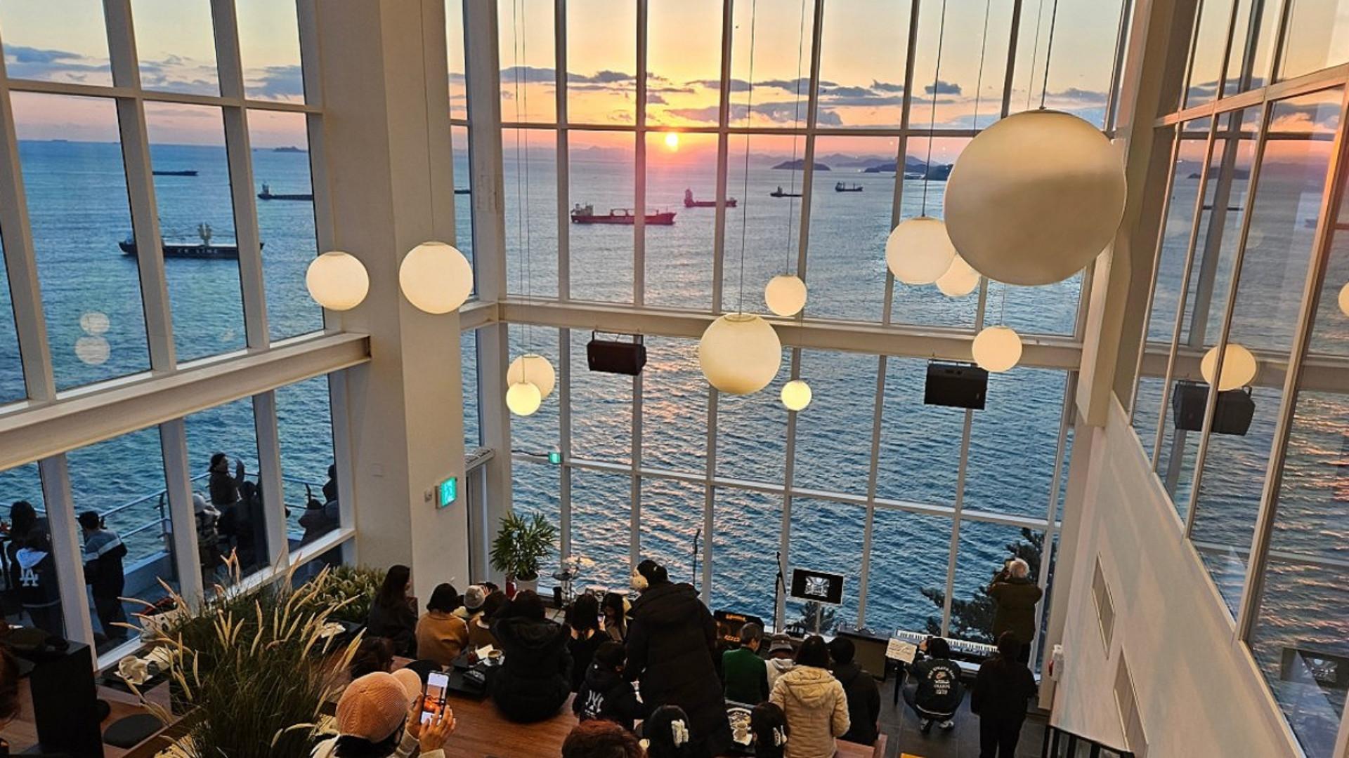 Huinnyeoul Culture Village & Haedong Yonggungsa Temple One-day City Highlights Tour