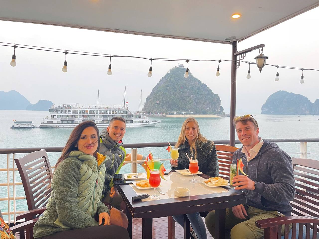 乘坐豪華下龍灣郵輪,享用美味佳餚、舒適水療和迷人風景,易遊網獨家優惠! 乘坐豪華下龍灣郵輪,享用美味佳餚、舒適水療和迷人風景,易遊網獨家優惠!