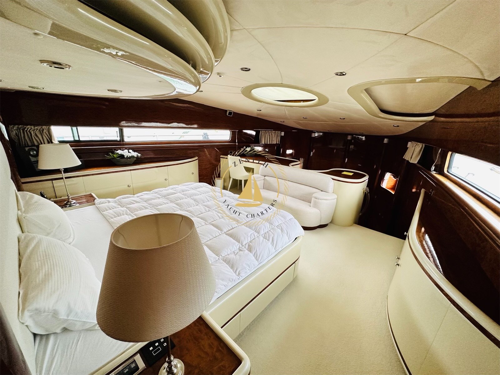 新加坡 Leviathan 8 豪華遊艇租借（Zenithyachtcharters 提供）