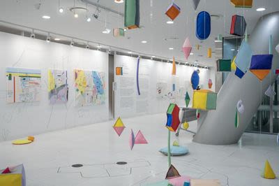Seoul City Hall - Tong Tong Tour, Sky Plaza Gallery is an exhibition space in the City Hall where citizens can freely visit and admire the featured artworks.