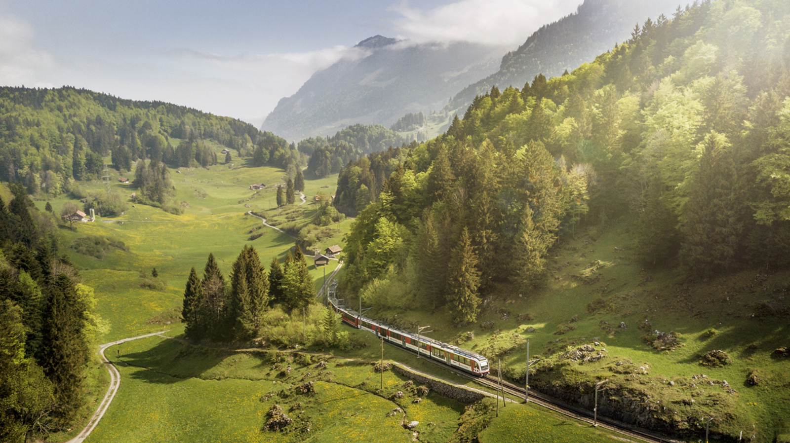 盧塞恩-因特拉肯金色山口全景列車座位預訂